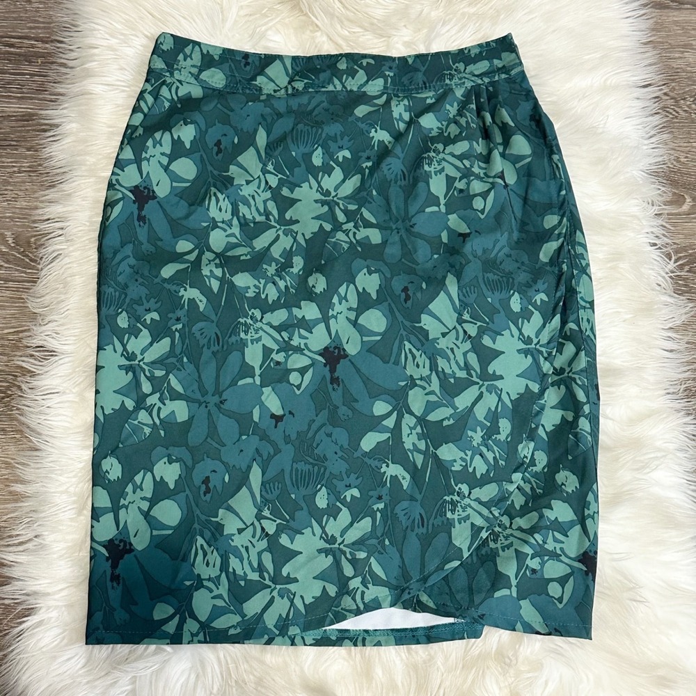 RipSkirt Hawaii Womens Wrap Skirt Size Medium Length 3 Green Floral Beach Cruise
